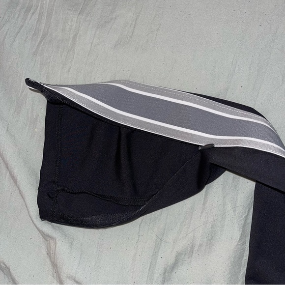 NWT Fabletics High Waisted Zipper Leggings - Picture 2 of 3